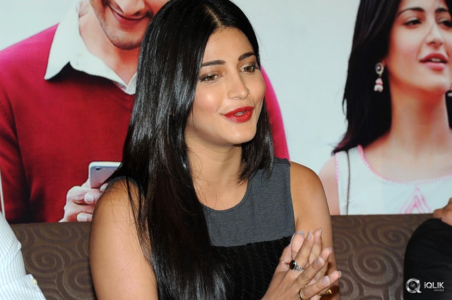 Shruti-Haasan-at-Srimanthudu-Movie-Thank-You-Meet